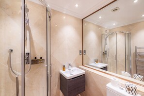 Deluxe Studio, 1 Double Bed, Kitchenette | Bathroom | Hair dryer, towels, soap, shampoo - The Courtfield by Nestor (London)