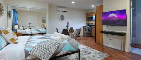 1 bedroom, desk, free WiFi, bed sheets