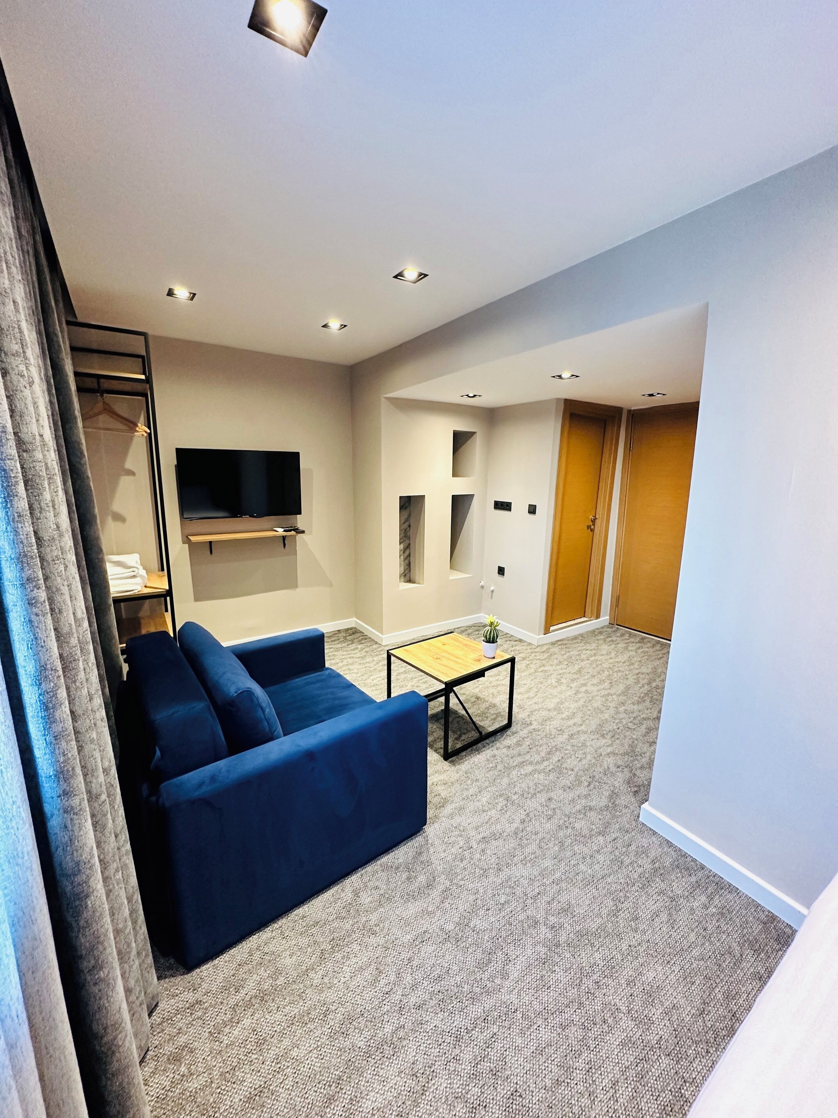 Romantic Double Room | Hypo-allergenic bedding, free minibar items, free WiFi, bed sheets