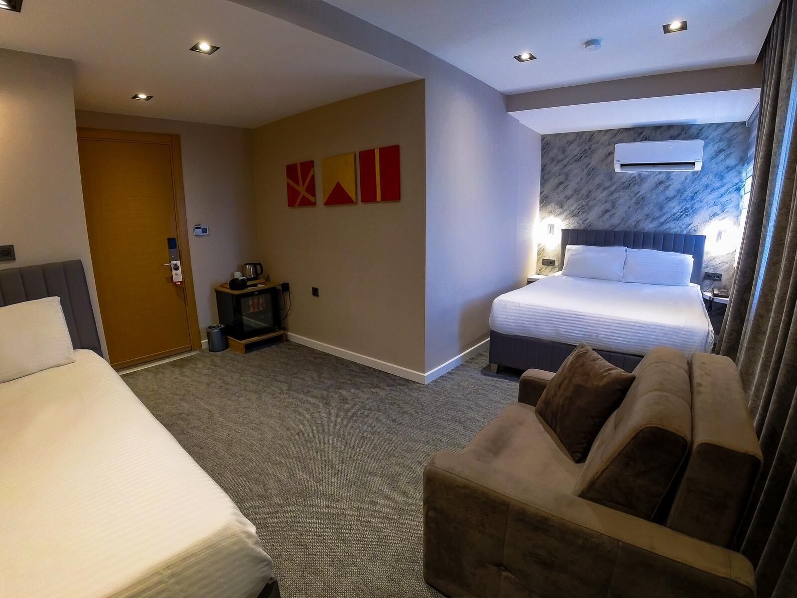 Deluxe Quadruple Room | Hypo-allergenic bedding, free minibar items, free WiFi, bed sheets