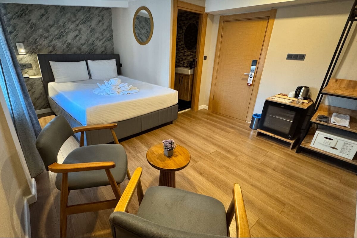 1 bedroom, hypo-allergenic bedding, free minibar items, free WiFi