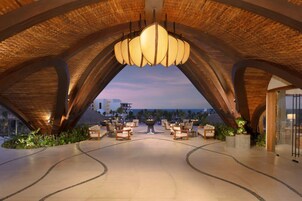 5 bars/lounges, 4 poolside bars, swim-up bar, beach bar