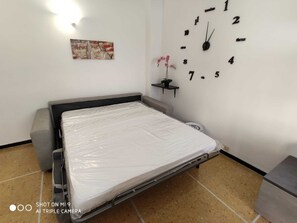 1 bedroom, free WiFi, bed sheets - Teo's House (Rapallo)