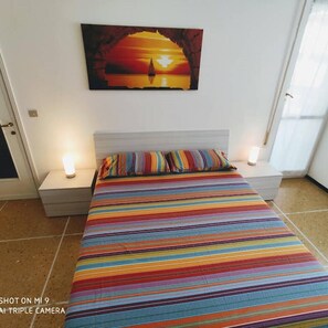 1 bedroom, free WiFi, bed sheets - Teo's House (Rapallo)