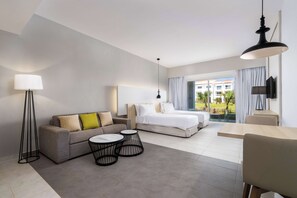 迷你吧、客房内保险箱、笔记本电脑工作区、隔音