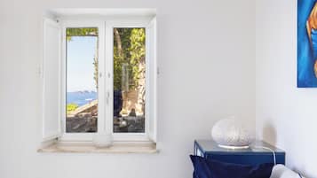 Junior-huone | Oleskelualue | Taulutelevisio