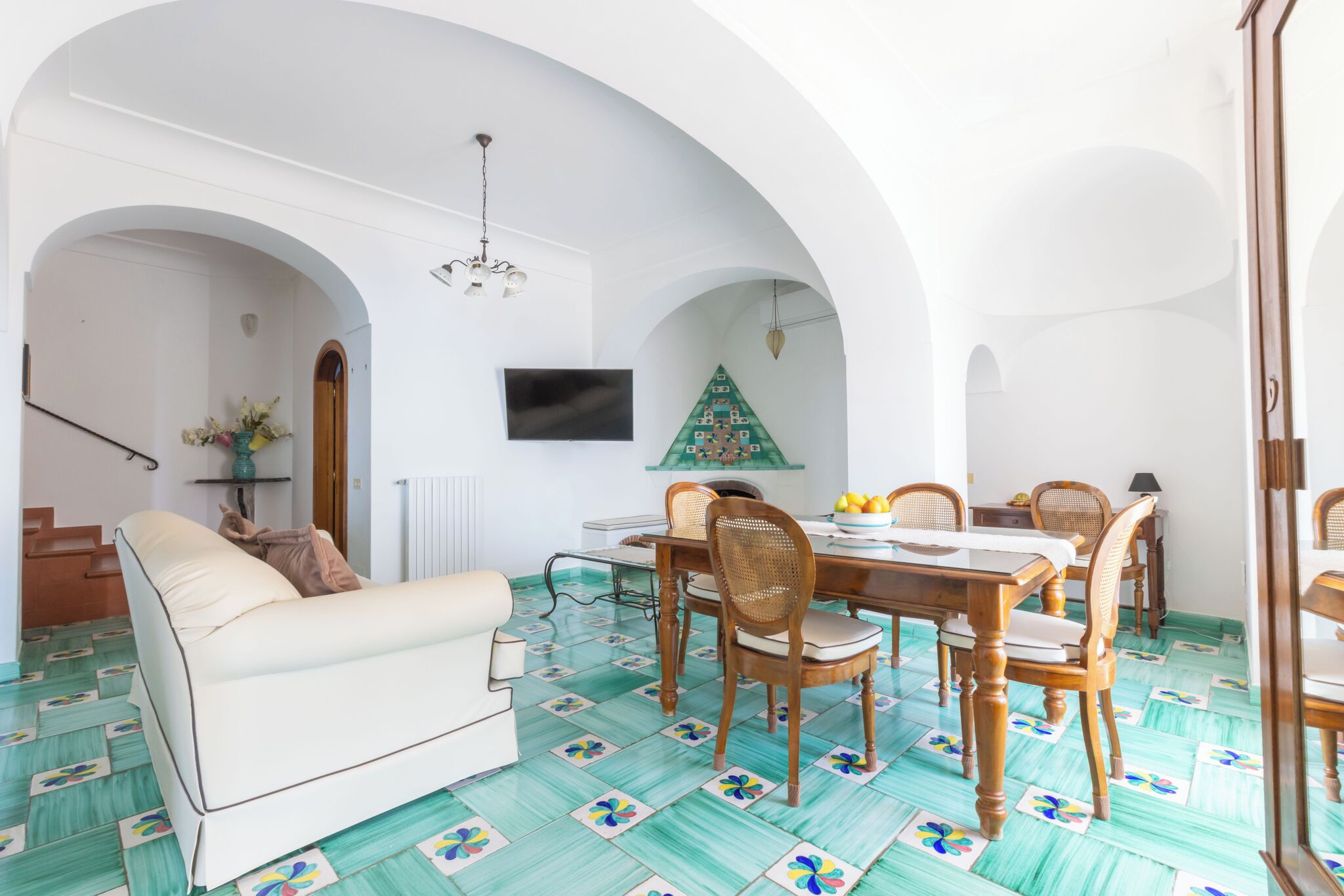 Grand Room | Living area | Flat-screen TV