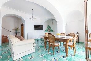 Grand Room | Living area | Flat-screen TV - Villa Nannina (Positano)