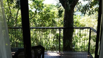 Double Room with Garden View | ํ
๋ผ์ค/ํํฐ์ค