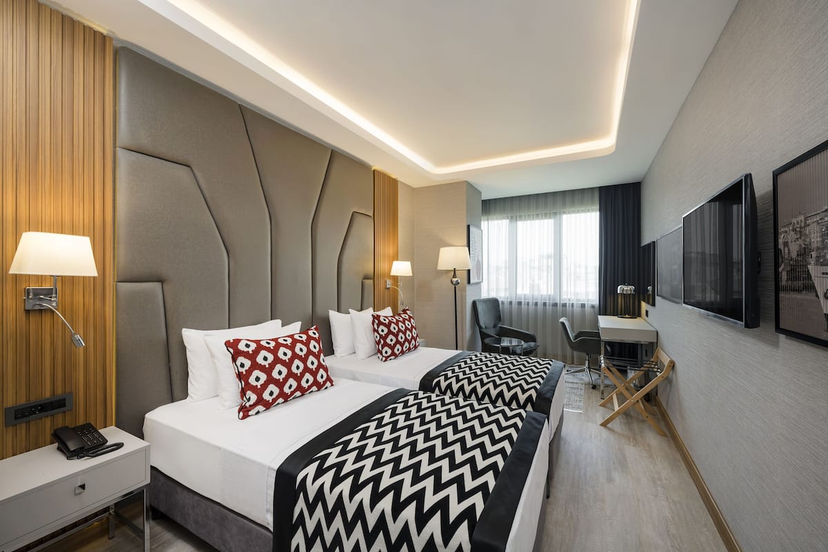 Egyptian cotton sheets, premium bedding, minibar, in-room safe