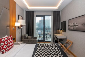 Deluxe Triple Room, Balcony | Egyptian cotton sheets, premium bedding, minibar, in-room safe