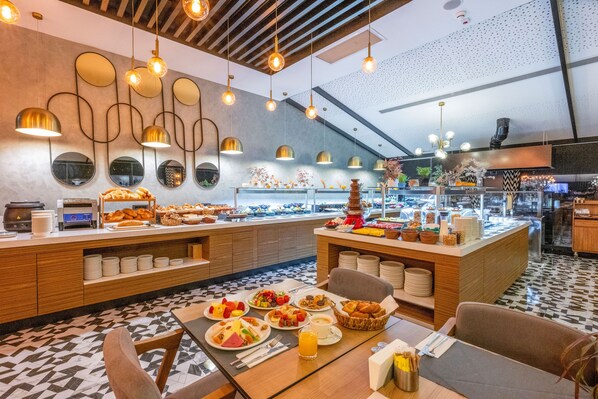 Free daily buffet breakfast