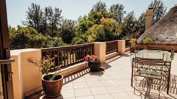 Deluxe Suite | Terrace/patio