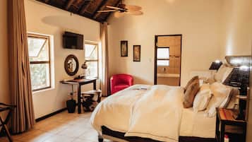 Habitación de lujo | 1 dormitorio, minibar (con algunos artículos gratuitos), caja fuerte