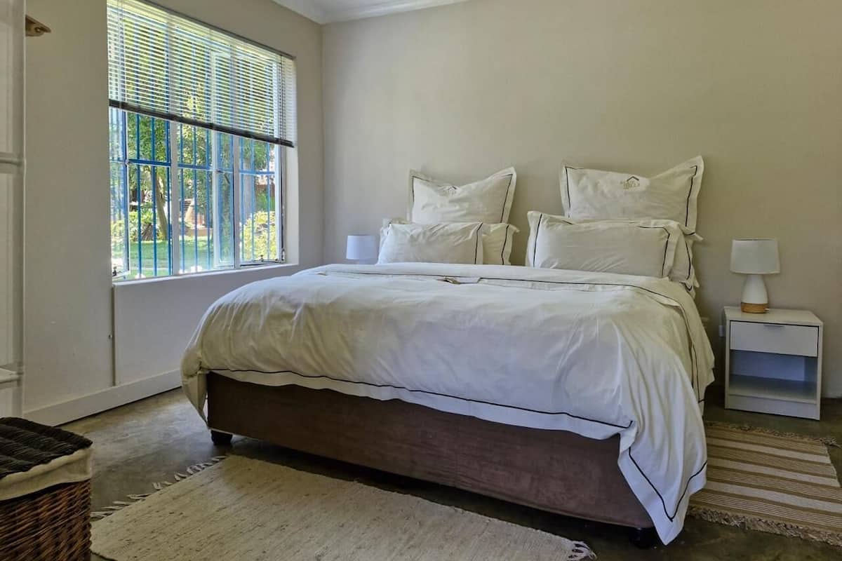 Deluxe Cottage | Living area | LCD TV
