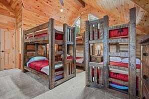 7 bedrooms, free WiFi, bed sheets