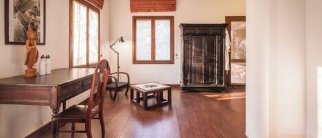 7 bedrooms, desk, iron/ironing board, free WiFi