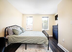 2 habitaciones, escritorio, tabla de planchar con plancha y wifi 