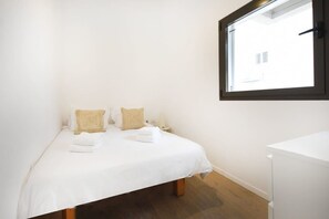 2 quartos, ferros/tábuas de passar roupa, Wi-Fi, roupa de cama