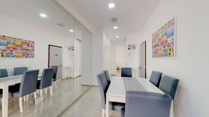 Dining - Bright 2BR with balcony in Ben Yehuda by HolyGuest (Tel Aviv-Yafo)