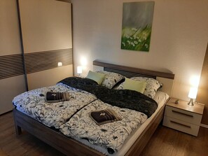 2 chambres, fer et planche à repasser, lit parapluie, Wi-Fi gratuit