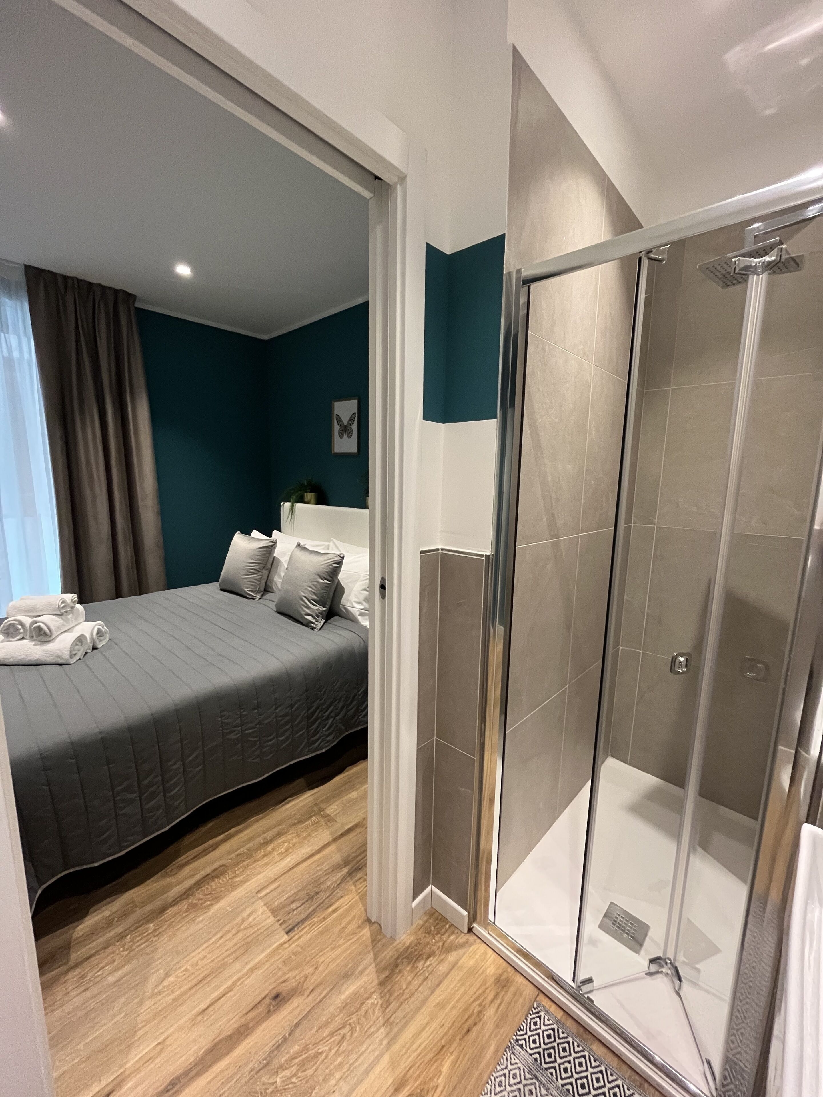 Superior Apartment (10) | Bathroom | Hair dryer, bidet, towels, soap