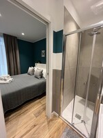 Superior Apartment (10) | Bathroom | Hair dryer, bidet, towels, soap