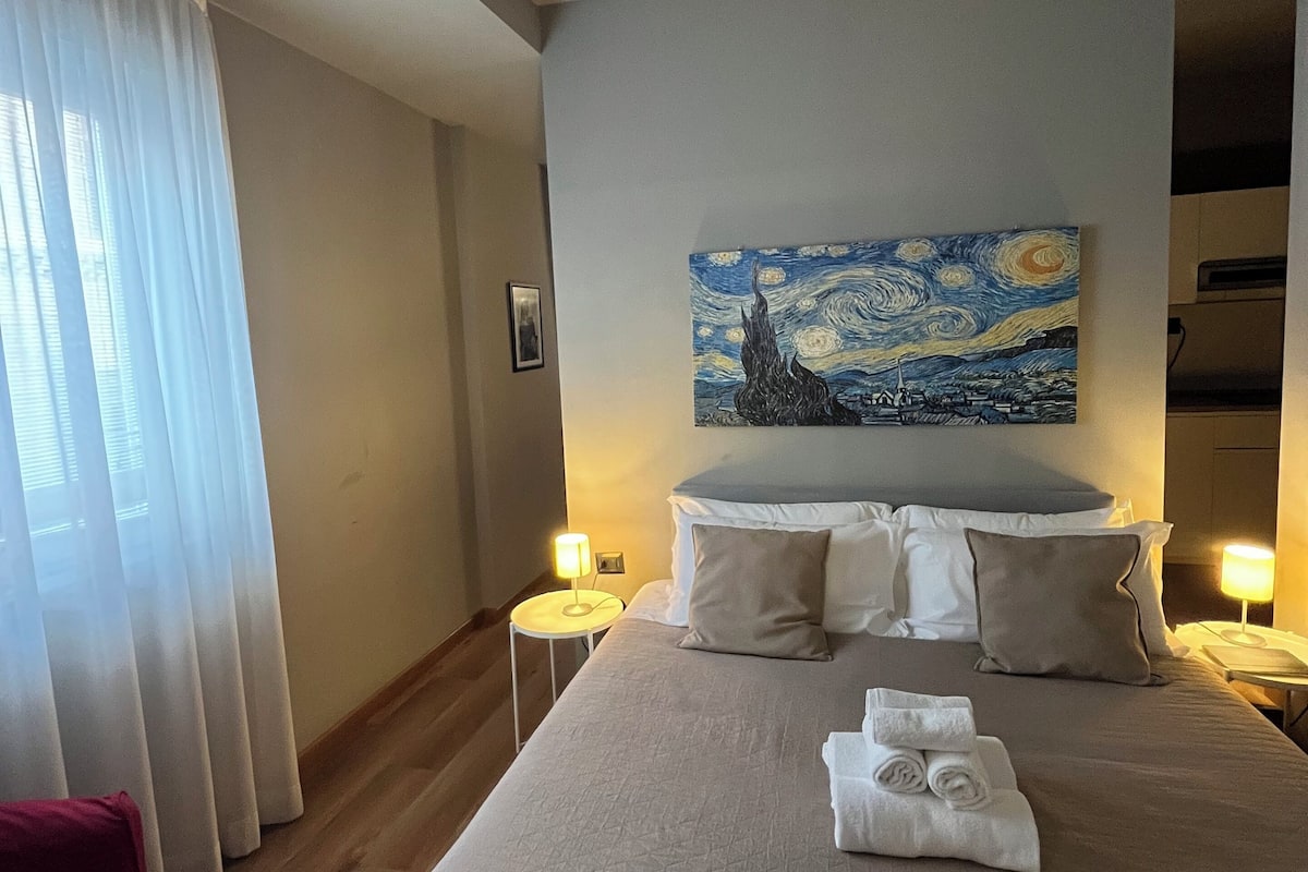 豪華公寓 (03) | 迷你吧、熨斗/熨衣板、免費無線上網、床單