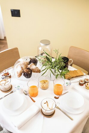 Breakfast meal - Apartment Hotel Marchesini  (Ravenna)