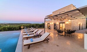 Outdoor dining - Major Villa Private Pool (Paralia Kourna)