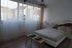 1 chambre, fer et planche à repasser, Wi-Fi gratuit, draps fournis