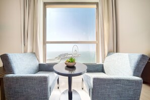 TV - Exquisite 2BR At Shams 1 JBR by Deluxe Holiday Homes (Dubai)