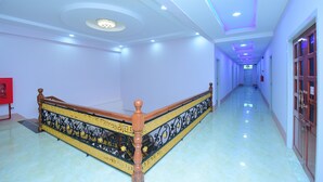 A corridor with a wooden railing and a patterned metal balustrade. - Royal Palace Hotel - Magway (Magwe)