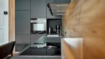 Kühlschrank, Mikrowelle, Ofen, Geschirrspüler