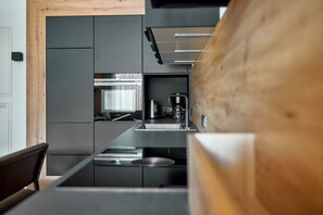 Refrigerador, microondas, horno y lavavajillas