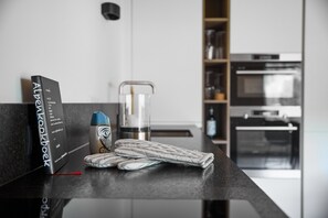 Refrigerador, microondas, horno y lavavajillas 