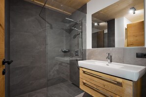 Shower, hair dryer, toilet paper - 5804 Alm-Lodge quatter Ski-in-out (Gargellen)