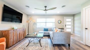 House, 3 Bedrooms | Living area | Smart TV