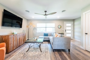 House, 3 Bedrooms | Living area | Smart TV