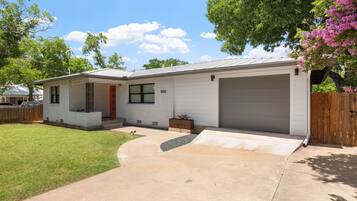 House, 3 Bedrooms | Exterior