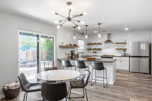 Zander Haus 3 Bedroom Home by RedAwning