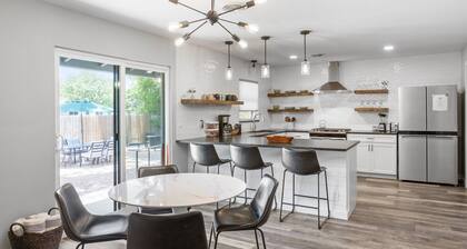 Zander Haus 3 Bedroom Home by RedAwning