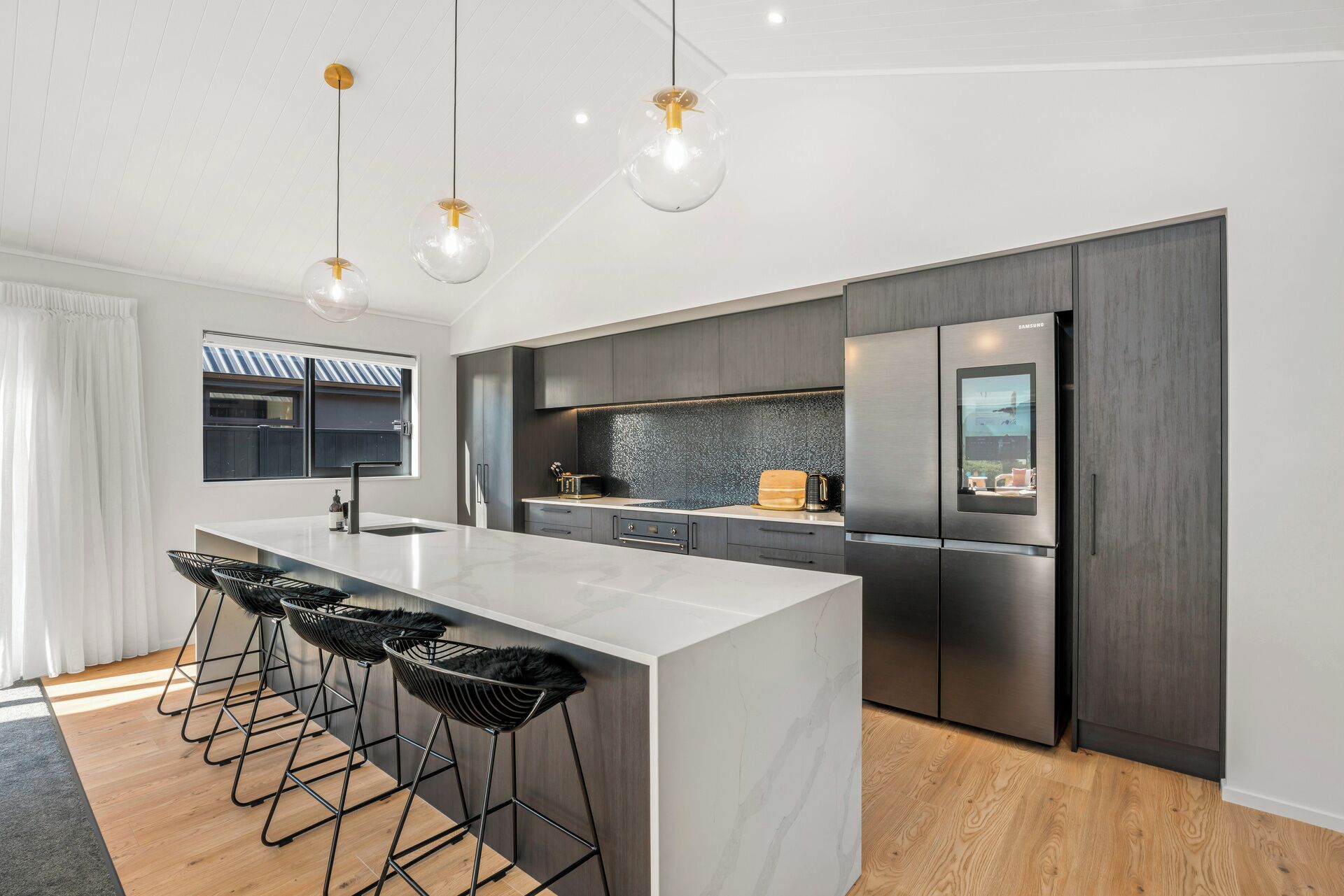 Fridge, microwave, dishwasher, coffee/tea maker