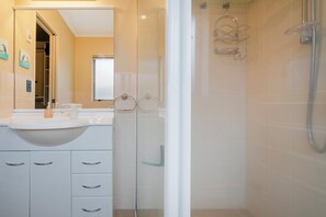 Bathtub, hair dryer - Sunset View - Pauanui Waterfront Home (Pauanui)
