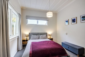 2 bedrooms, iron/ironing board, WiFi, bed sheets - Central Cottage - Napier Holiday Home (Napier)
