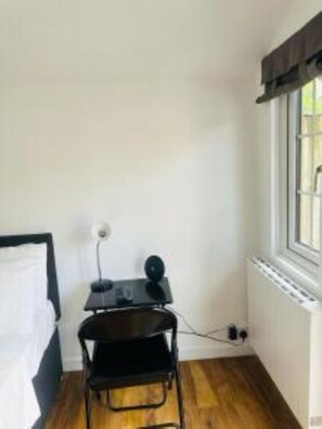 1 bedroom, WiFi - Comfortable Annex  (Grays)