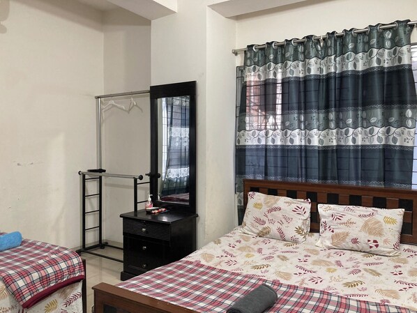 Chambre Double Économique | Literie hypoallergénique, Wi-Fi gratuit