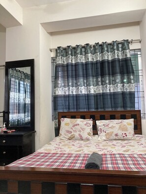 Hypo-allergenic bedding, soundproofing, free WiFi