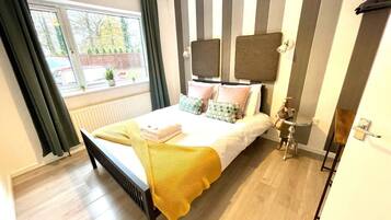 1 bedroom, desk, iron/ironing board, WiFi