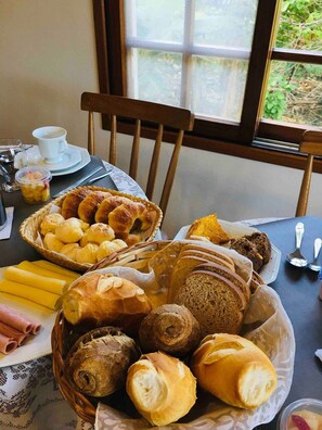 Daily cooked-to-order breakfast for a fee - Pousada Canajurê (Florianópolis)